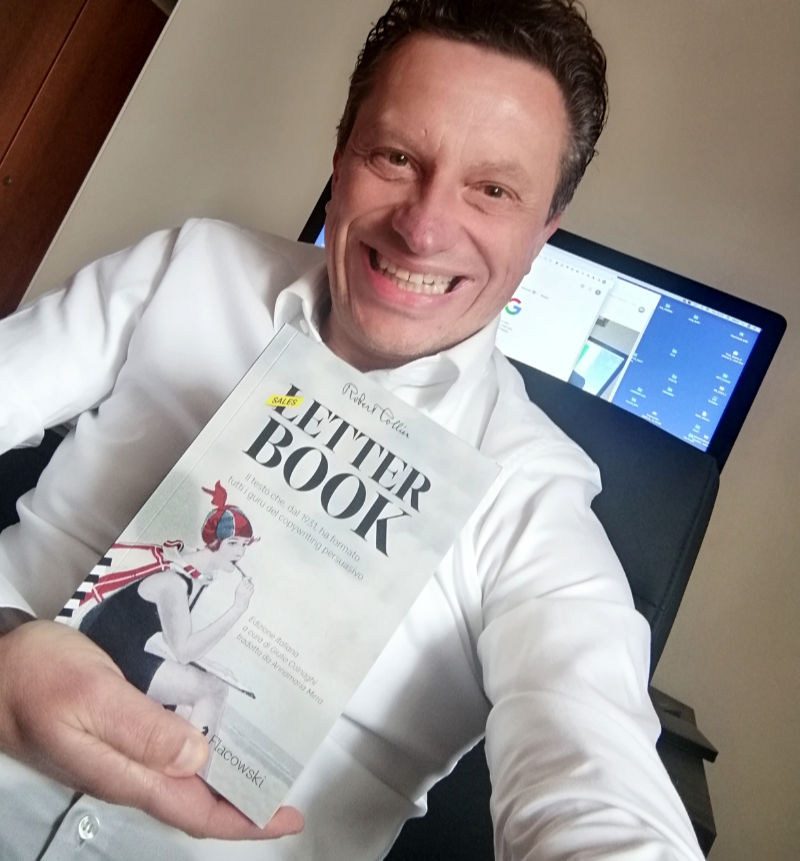 Il primo moke-up in bianco appena arrivato dalla casa editrice.
Si nota il mio entusiasmo? ;-)